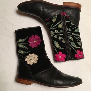 Vintage Embroidered Velvet Ankle Boots sz 8
